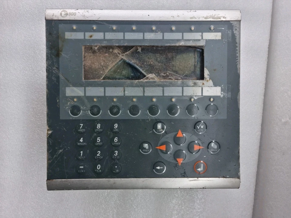 Beijer E300 Type 04380 24VDC Operator Interface Control Panel For Parts